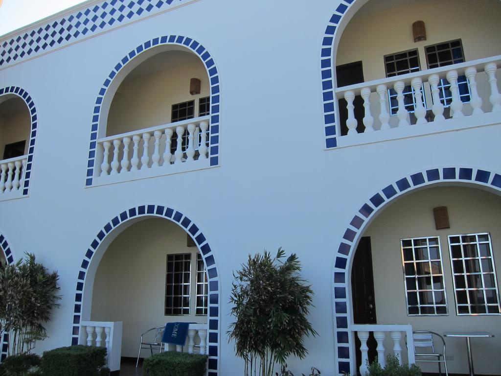 פוארטו גאלרה Squares Beachside Apartments מראה חיצוני תמונה