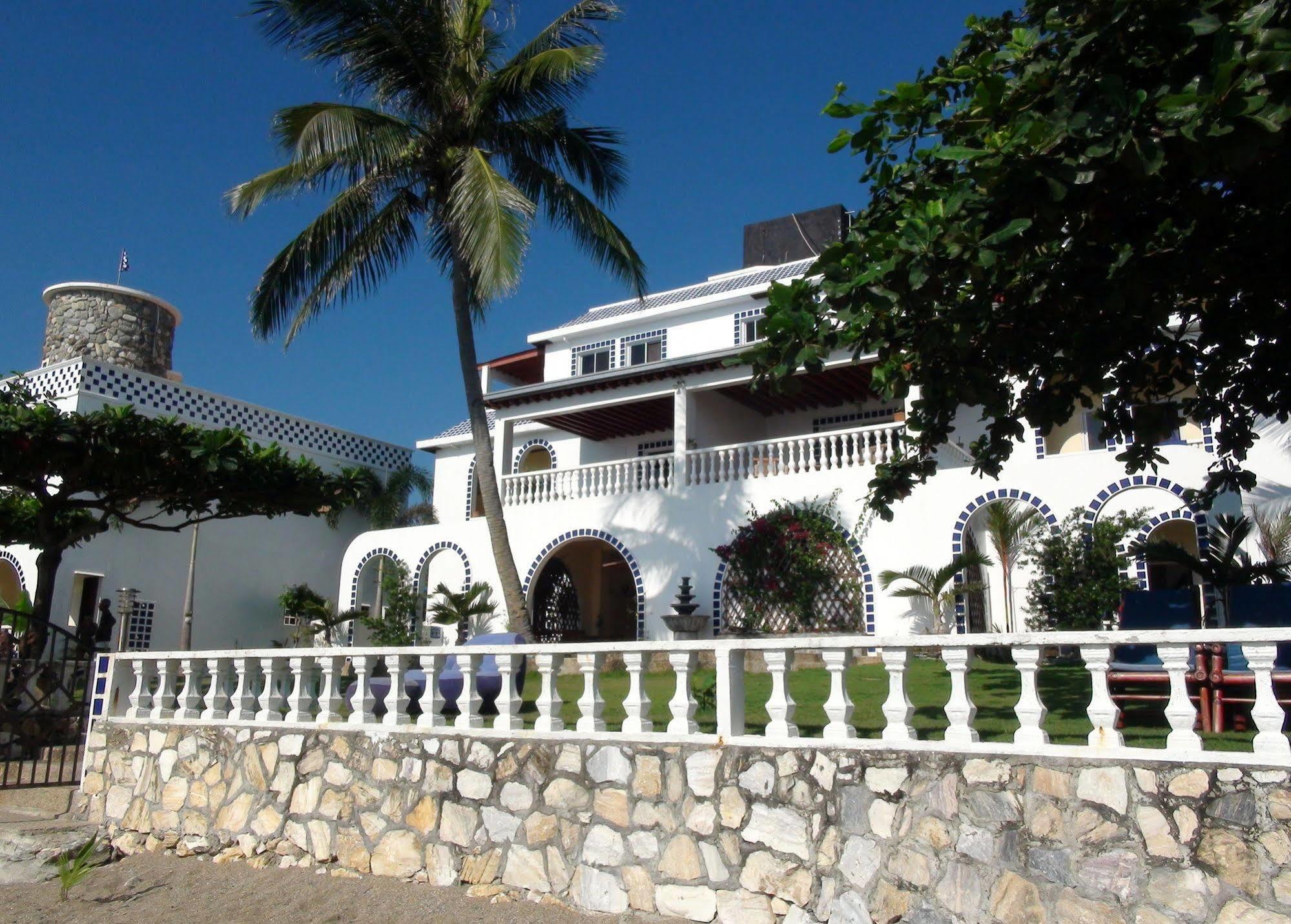 פוארטו גאלרה Squares Beachside Apartments מראה חיצוני תמונה